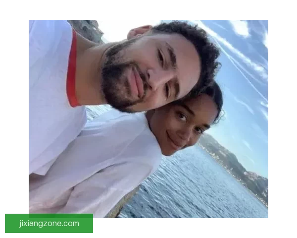 克莱·汤普森女友梅根演出突发身体不适紧急送医