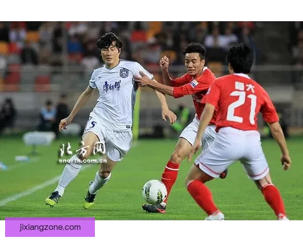 穆里奇进球后泪洒赛场激动表达我也是人展现真实情感